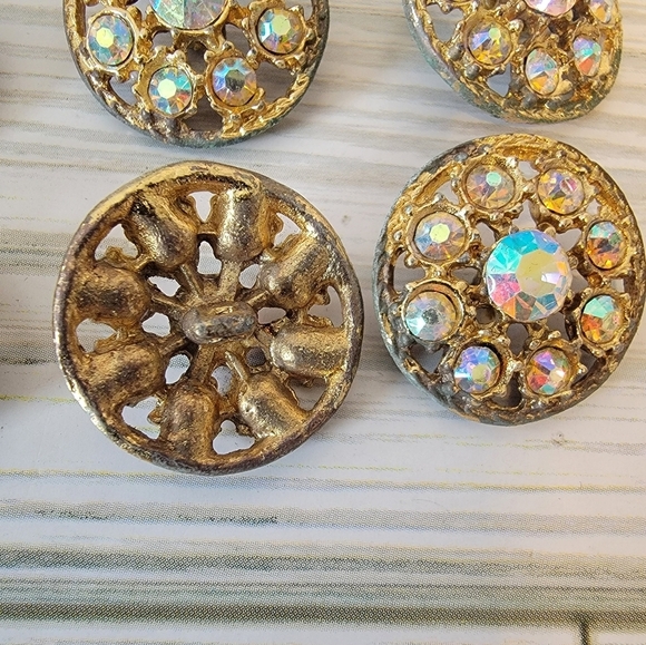 Six (6) Vintage Buttons - Picture 3 of 5